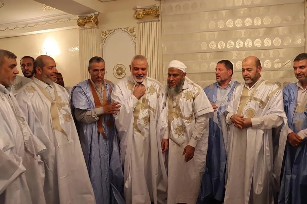 الوفد الفلسطيني مع العلامة الشيخ محمد الحسن ولد الددو