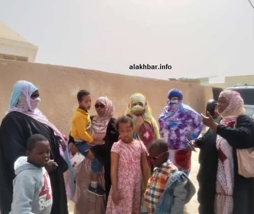 أمهات الأطفال متعددي الإعاقة أثناء حديثهن للأخبار 
