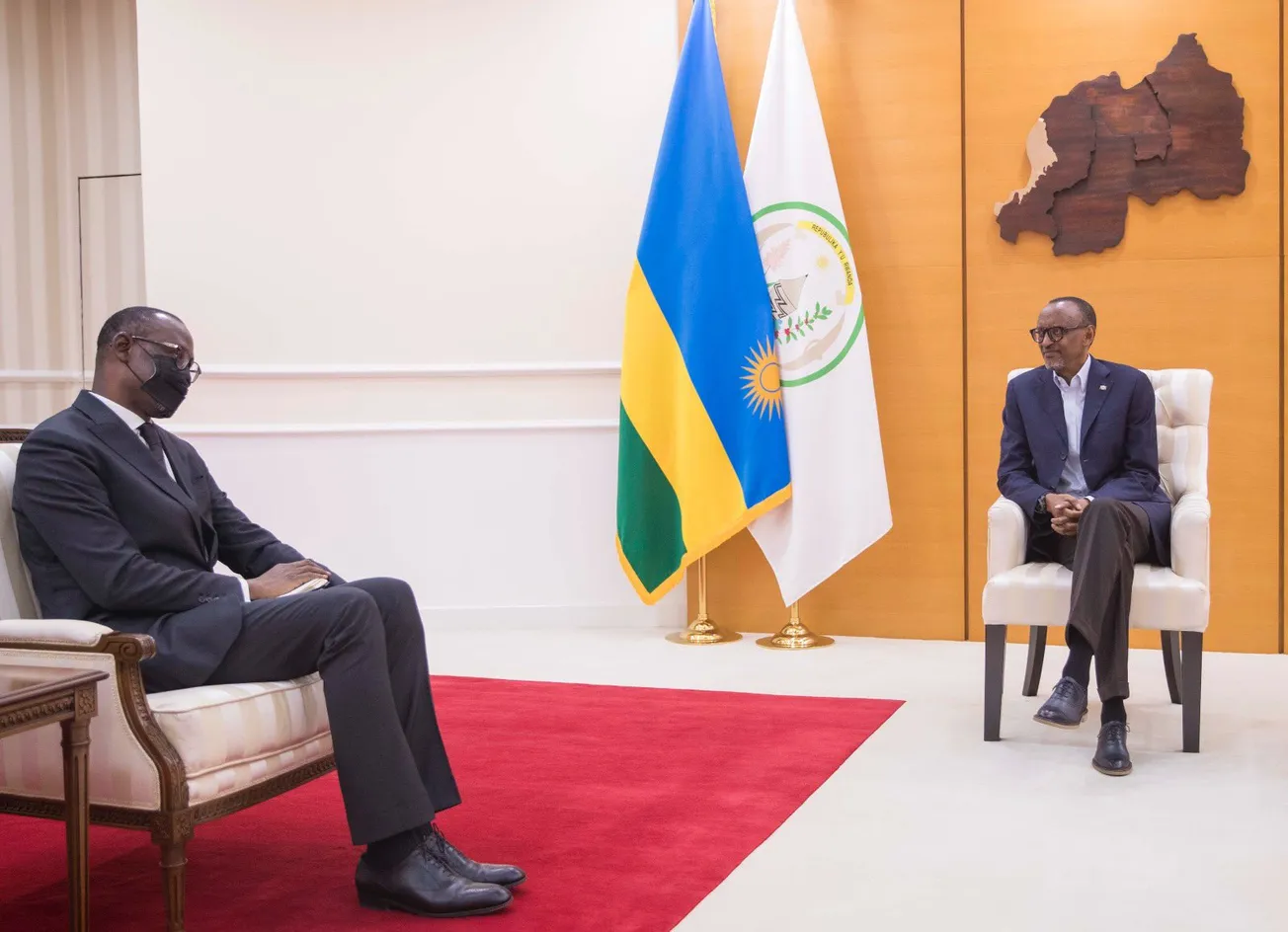 الرئيس الرواندي بول كاغامي خلال استقباله وزير خارجية مالي عبد الله د