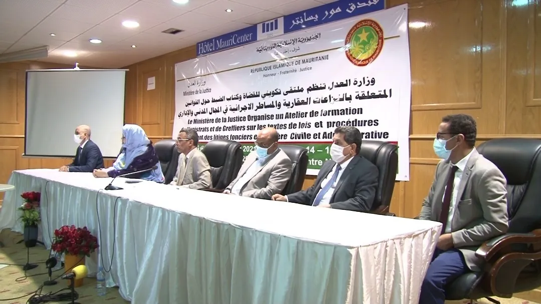 منصة اختتام الملتقى المنظم من طرف وزارة العدل، والذي استمر أربعة أيا