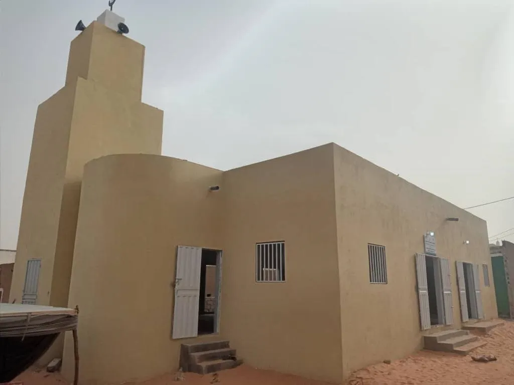 الجامع الذي تولى عمدة البلدية تدشينه مساء الجمعة