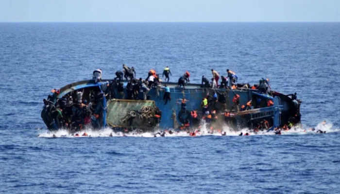 154-132331-death-rises-boat-mauritania_700x400