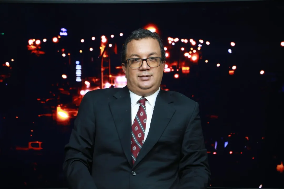 إسماعيل ولد الشيخ سيديا: كاتب