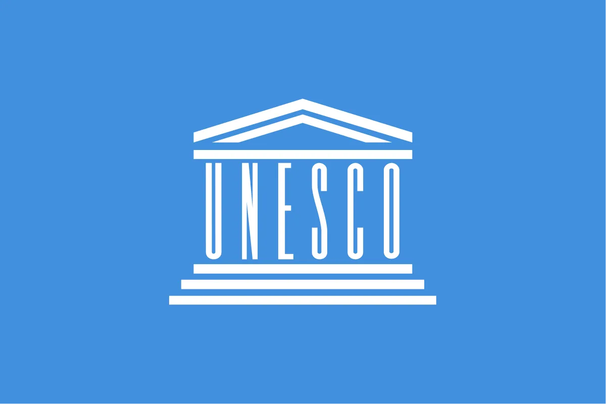 1200px-Flag_of_UNESCO