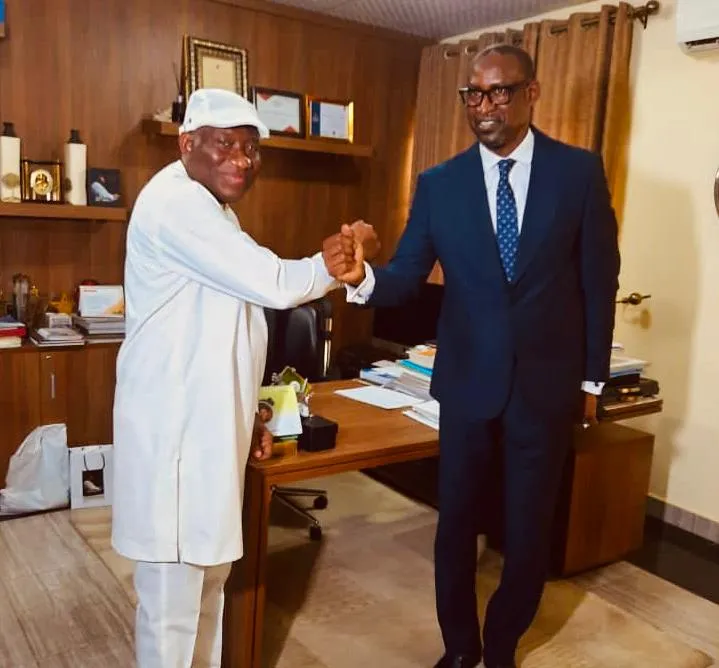 وزير الخارجية المالي عبد الله ديوب ومبعوث "إيكواس" إلى مالي غودلاك جو