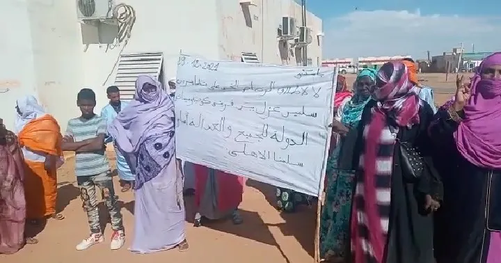 جانب من الوقفة الاحتجاجية التي نظمت أمس في باسكنو بولاية الحوض الشرق