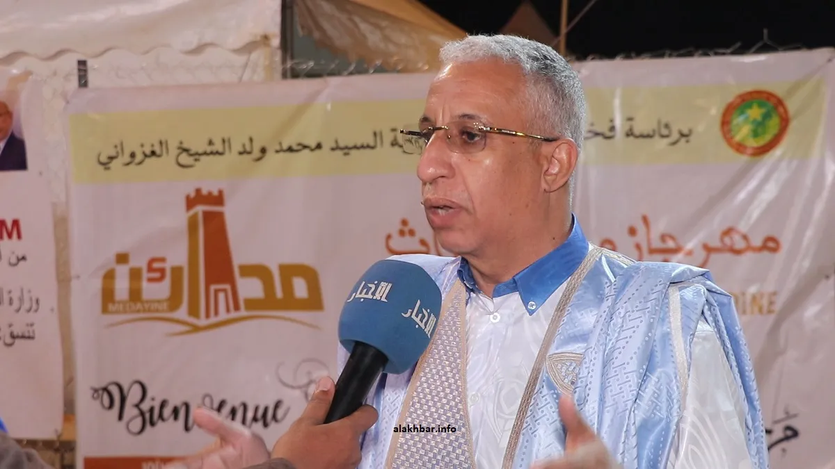 وزير الثقافة والشباب والرياضة المختار ولد داهي خلال حدسثه للأخبار م?