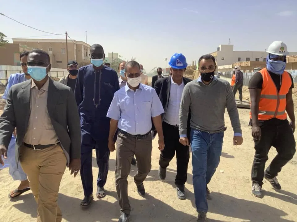 وزير التجهيز والنقل محمدو أحمدو امحيميد خلال زيارتي لجسري باماكو وا?