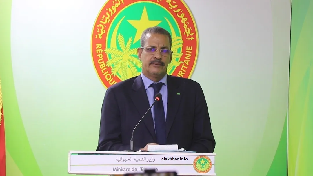 وزير التنمية الحيوانية المرابط ولد بناهي خلال مؤتمر صحفي مساء الخمي?