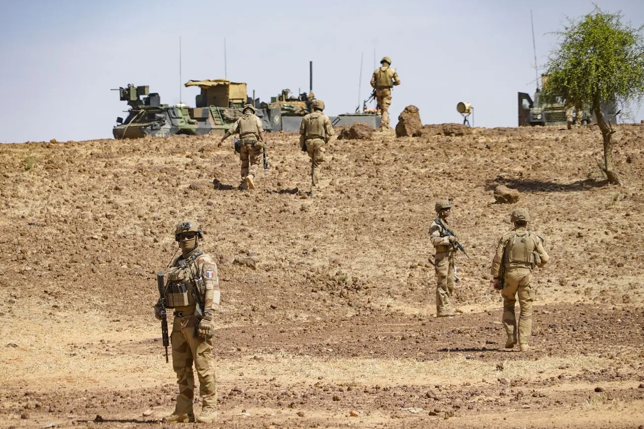 patrouille-soldats-francais-membres-loperation-Barkhane-Mali_0 (1)