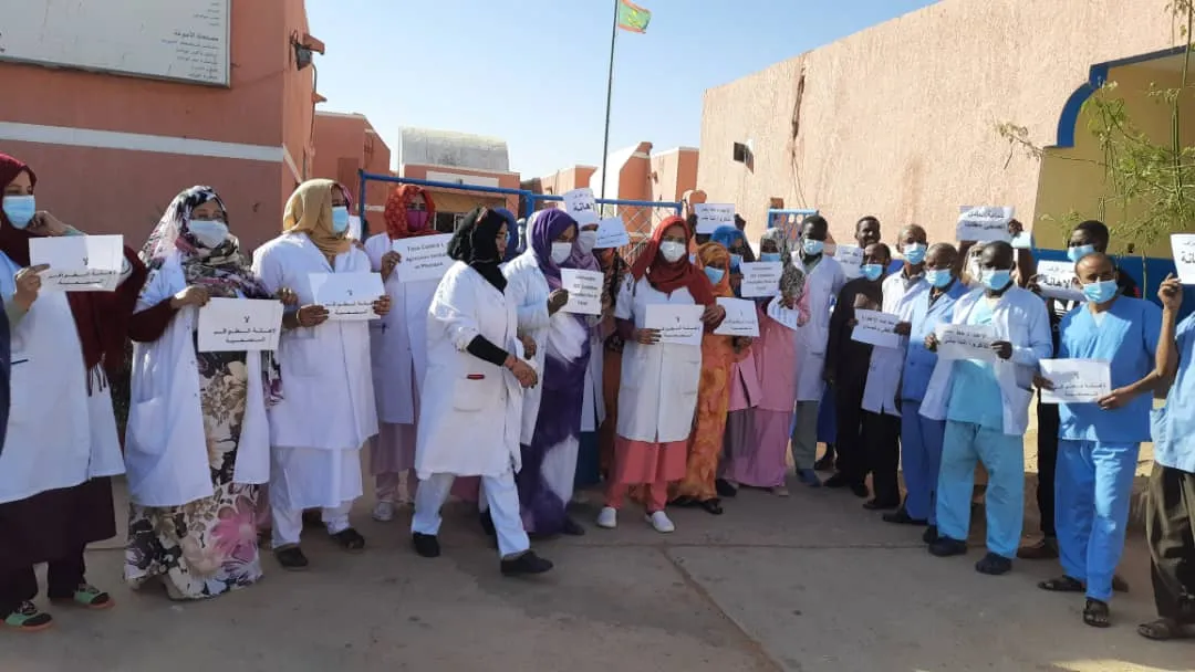 جانب من الوقفة الاحتجاجية التي نظمها عمال الصحة صباح اليوم في الطينط