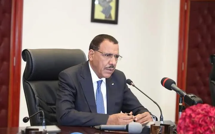 رئيس النيجر: محمد بازوم 