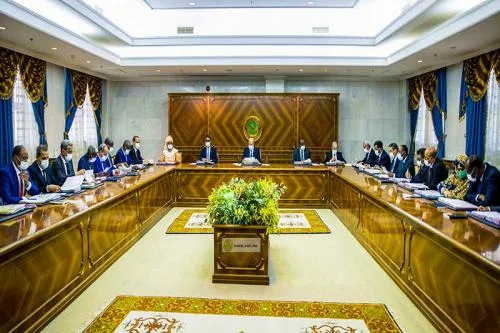 الحكومة خلال اجتماعها الأربعاء بالقصر الرئاسي (وما)