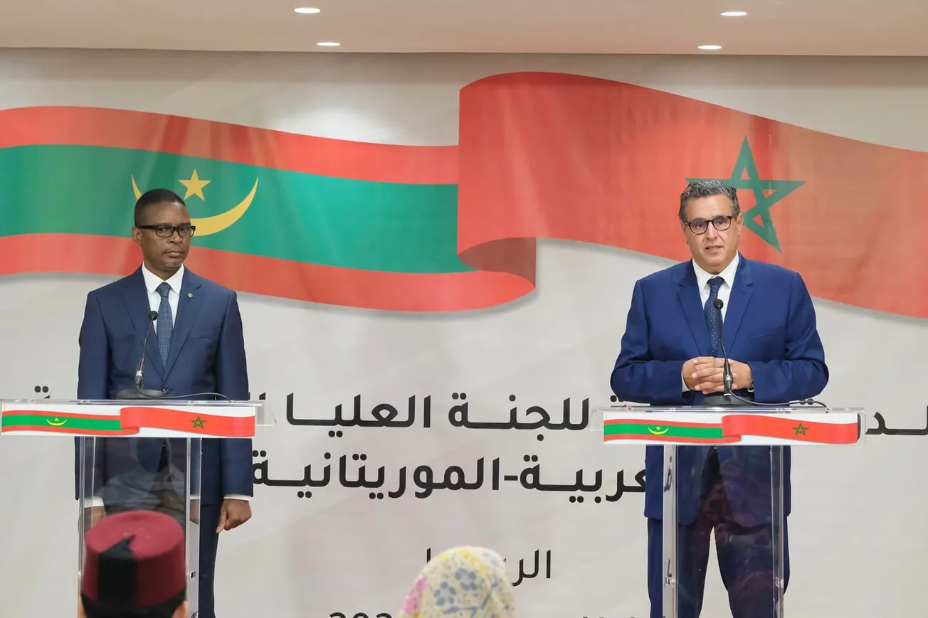 رئيس الحكومة المغربية عزيز أخنوش، والوزير الأول الموريتاني محمد ولد
