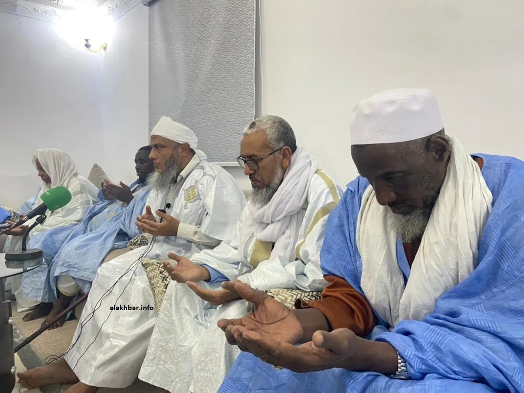 العلامة الشيخ الددو خلال لقائه مع هيئات جمعية المستقبل مساء اليوم 