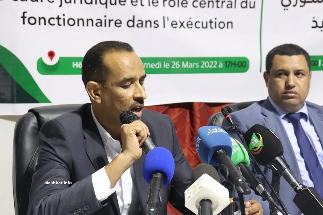 رئيس النقابة محمد ولد آكيه خلال كلمته في افتتاح الندوة مساء اليوم (ال