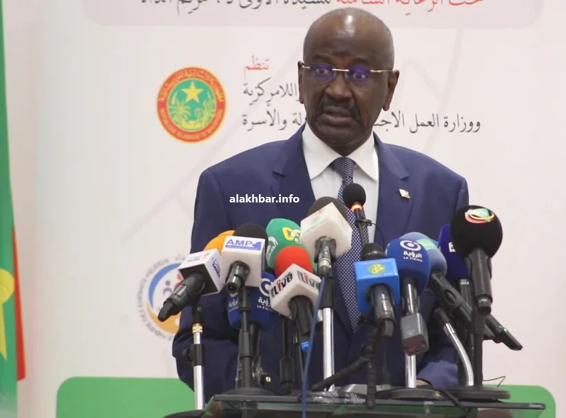 وزير الداخلية واللا مركزية محمد سالم ولد مرزوك خلال نشاط سابق (الأخب?
