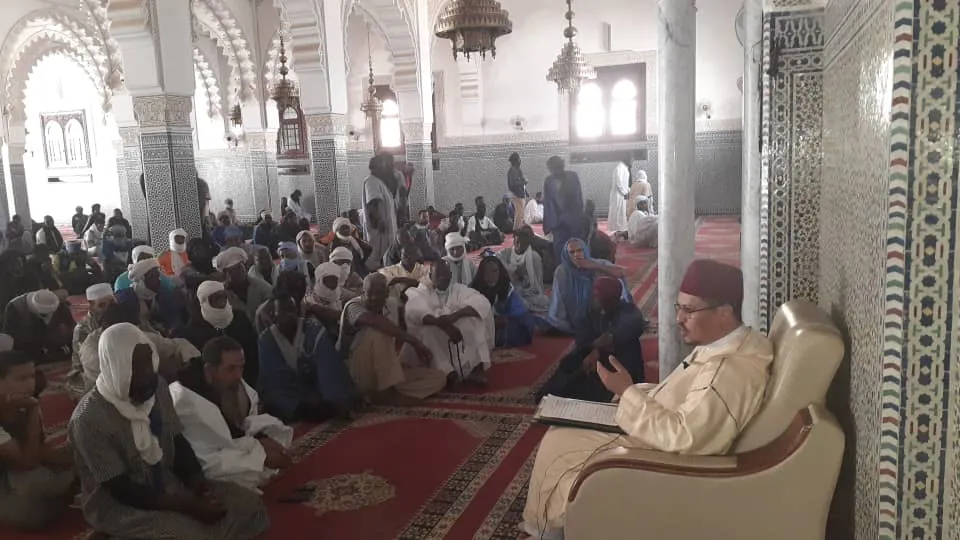 الأستاذ والإمام الصديق امحمدي خلال محاضرته بعد ظهر اليوم في مسجد الح