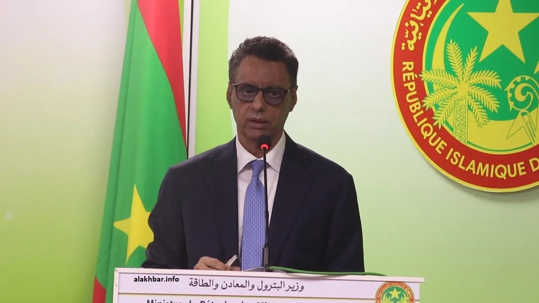 وزير البترول والطاقة والمعادن عبد السلام محمد صالح خلال مؤتمر صحفي م