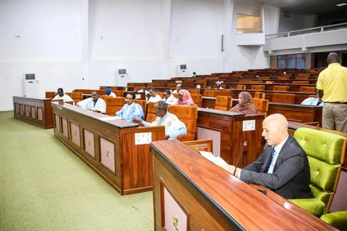 لجنة المالية خلال اجتماعها اليوم في البرلمان (وما)