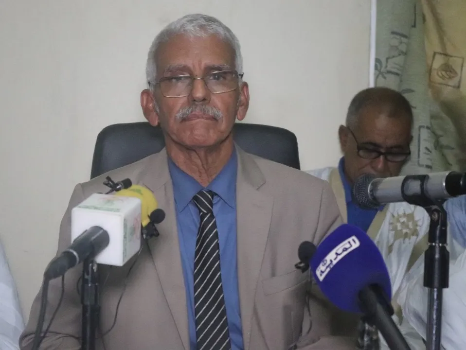 إبراهيم أبتي  منسق هيئة دفاع الدولة الموريتانية خلال المؤتر الصحفي ا