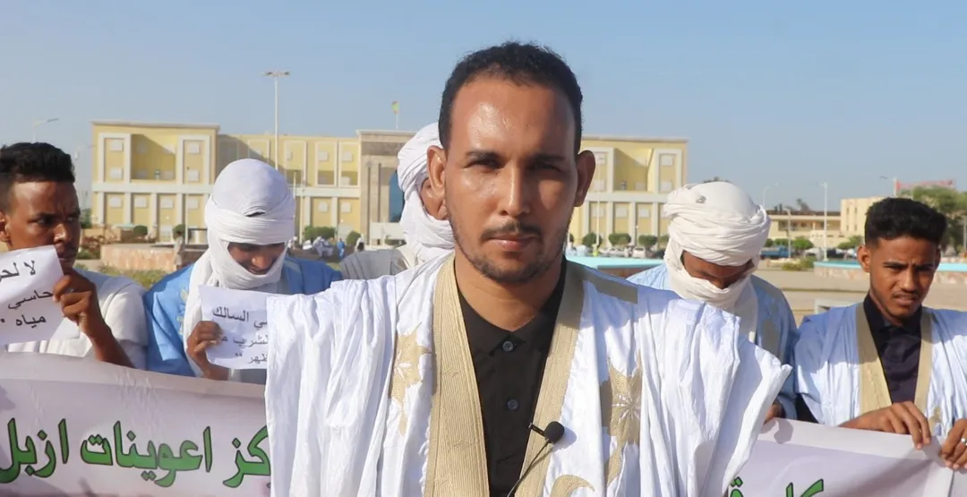 محمد ولد اسلم متحدثا باسم سكان قرية حاسي السالك اليوم (الأخبار)