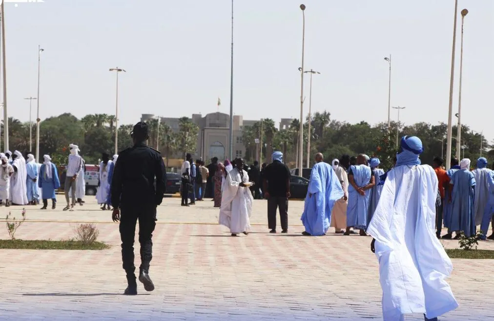 بداية تجمع أصحاب الوقفات الاحجاجية والمطلبية أمام القصر الرئاسي بنو