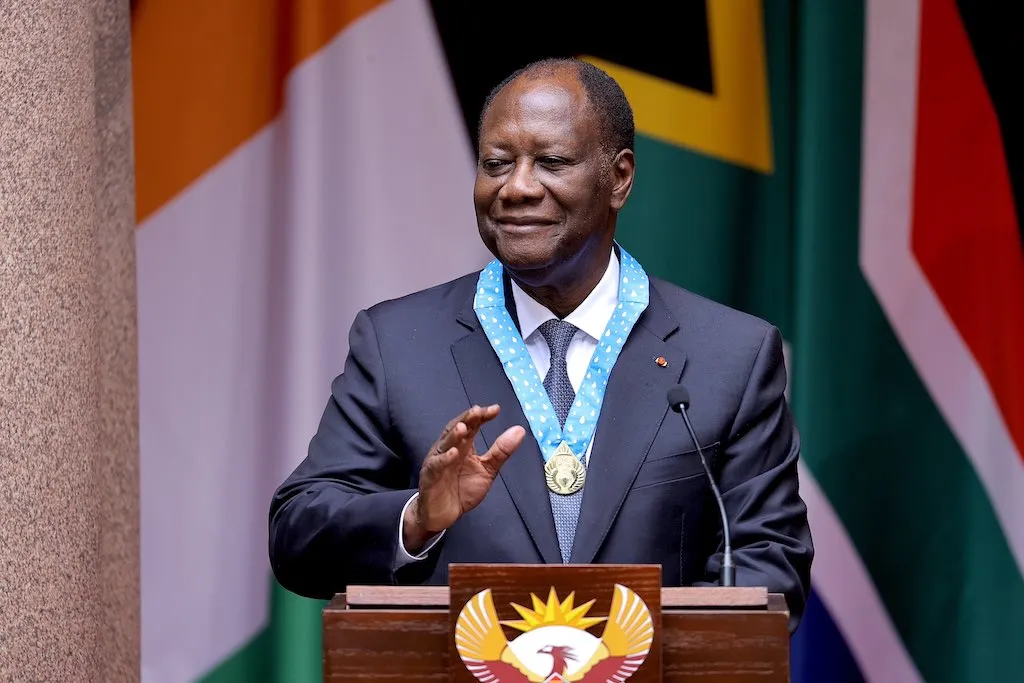 الرئيس الإيفواري الحسن واتارا خلال مؤتمر صحفي في بريتوريا 