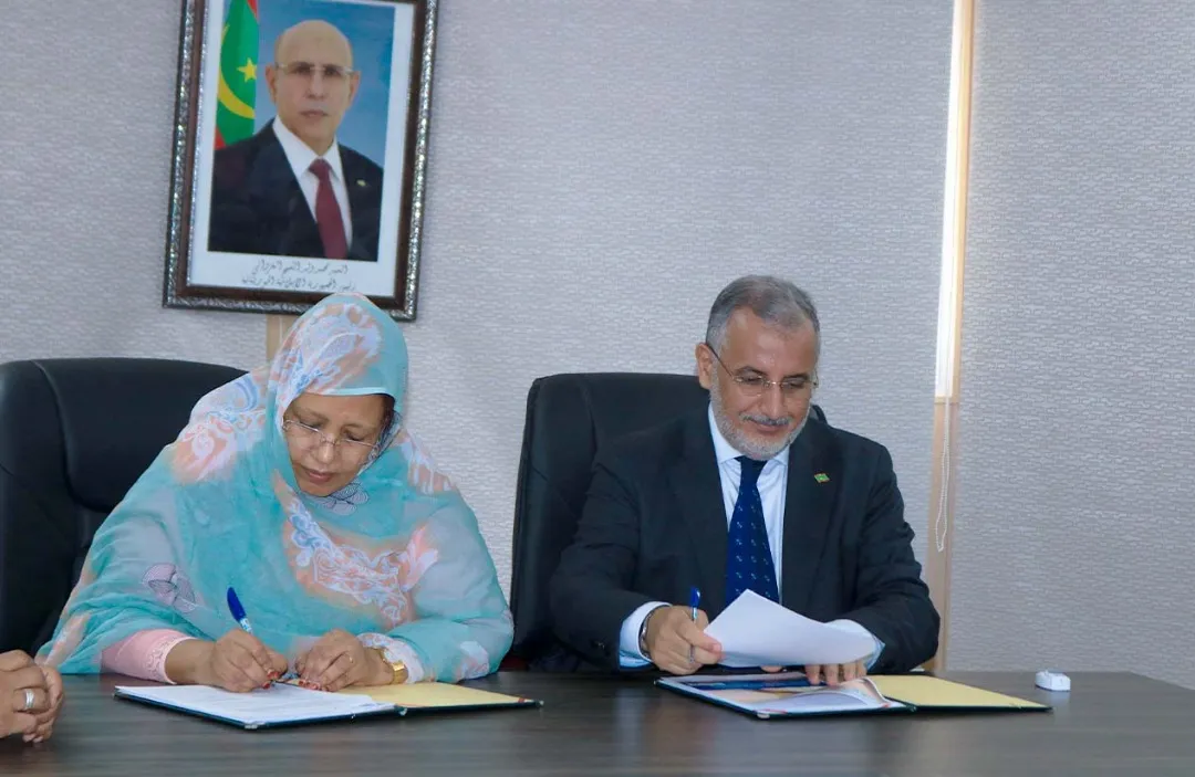 مندوب "تآزر"، ومفوضة الأمن الغذائي خلال توقيع الاتفاقية المتعلقة بال