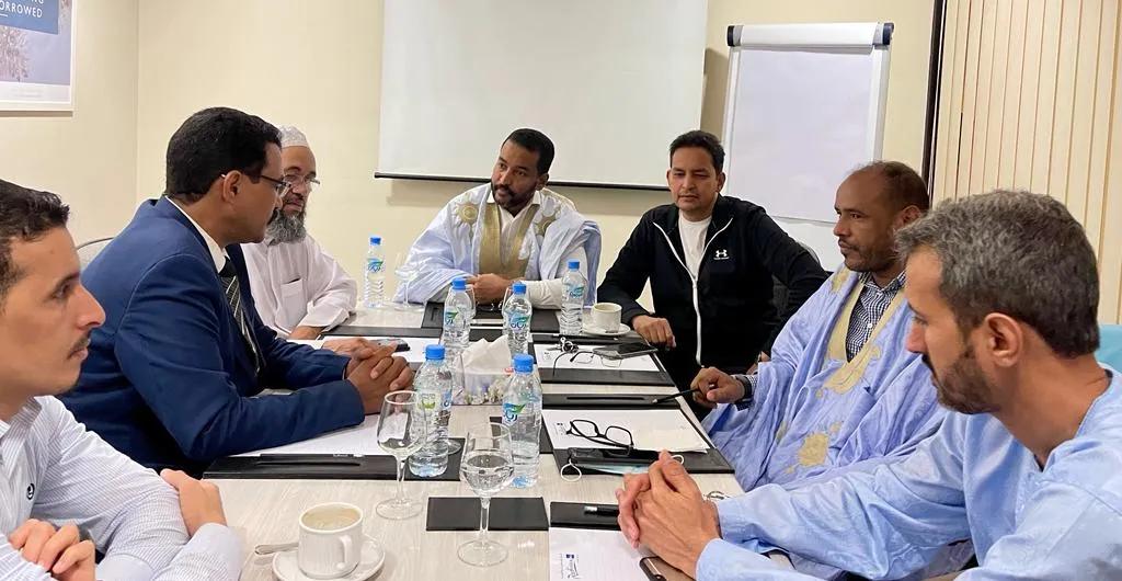 مكتب الجالية الموريتانية في قطر خلال لقائه مع القائم بالأعمال في الس