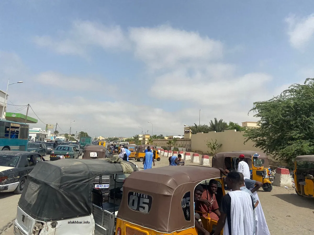 جانب من الوقفة الاحتجاجية اليوم قرب ملتقى مدريد (الأخبار)