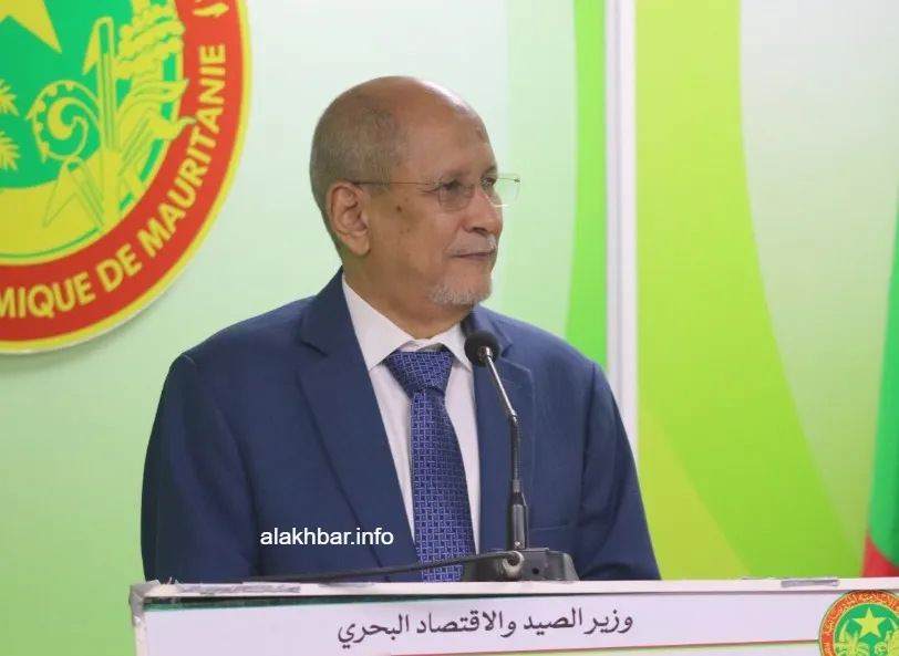 وزير الصيد والاقتصاد البحري محمد عابدين امعييف خلال مؤتمر صحفي اليو?