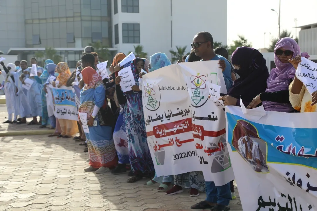 وقفة مطالبة بالترسيم نظمها عمال بمؤسسات الإعلام العمومي الموريتاني?