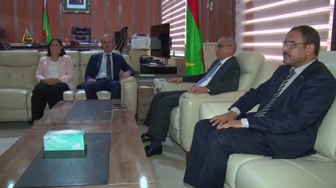 وزير الداخلية وأمينه العام خلال لقائهما مع الوفد الأوربي