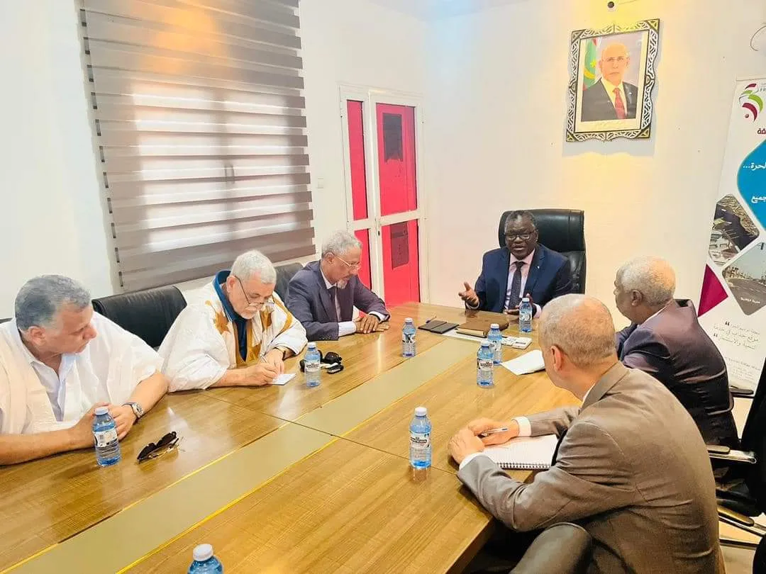 جانب من اجتماع رئيس سلطة المنطقة الحرة مع فاعلين في القطاع 