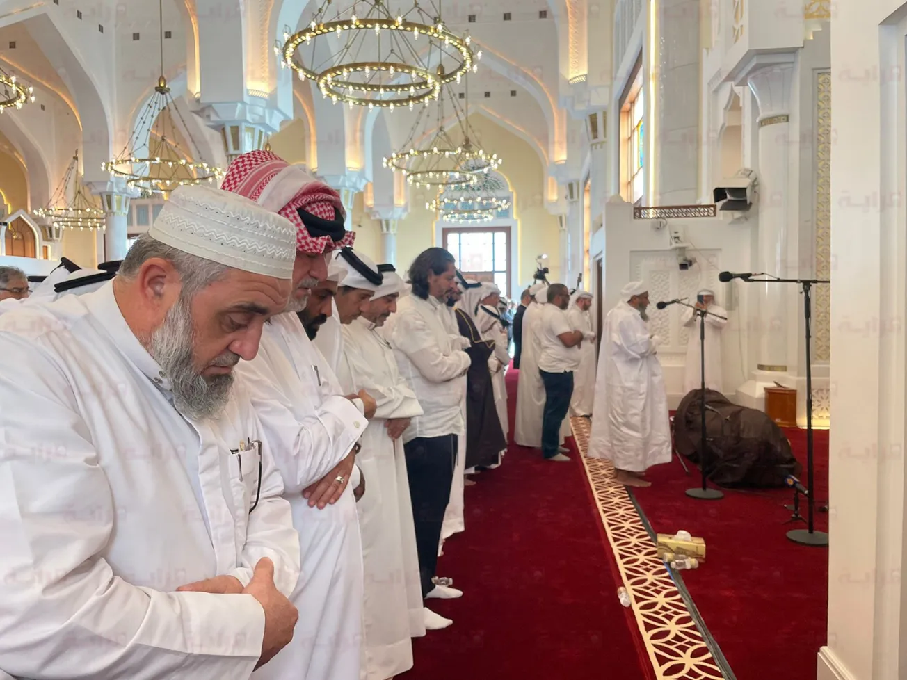 العلامة الشيخ محمد الحسن ولد الددو خلال صلاة الجنازة على جثمان العلا