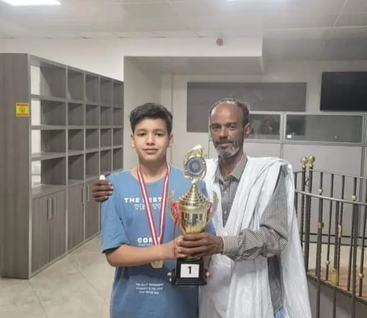 مدرب الشطرنج مولاي بيديا واللاعب عبد الرحيم الطالب محمد