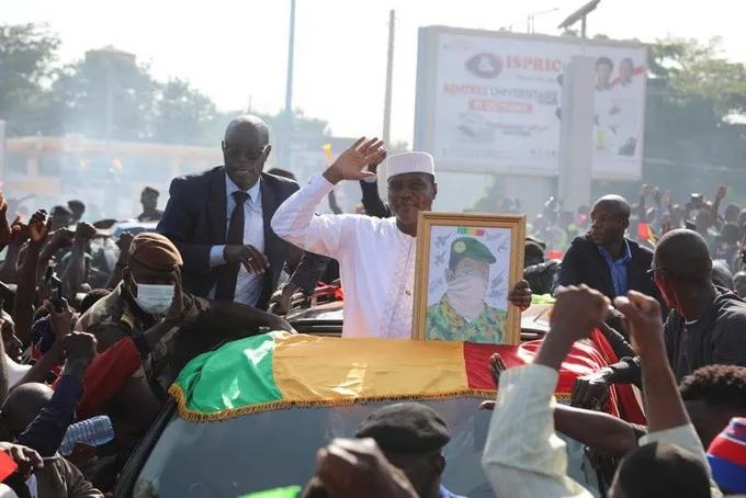 رئيس الوزراء المالي المؤقت عبد الله مايغا لدى استقباله بباماكو 