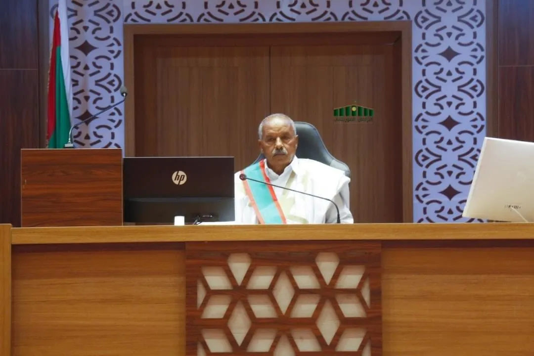 رئيس البرلمان الموريتاني الشيخ ولد بايه خلال خطابه اليوم في افتتاح ا