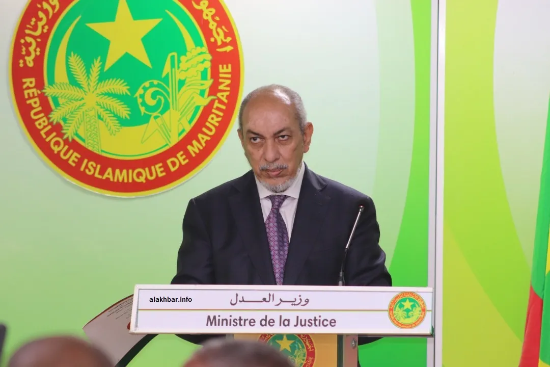 وزير العدل الموريتاني محمد محمود ولد بيه خلال مؤتمر صحفي مساء اليوم (