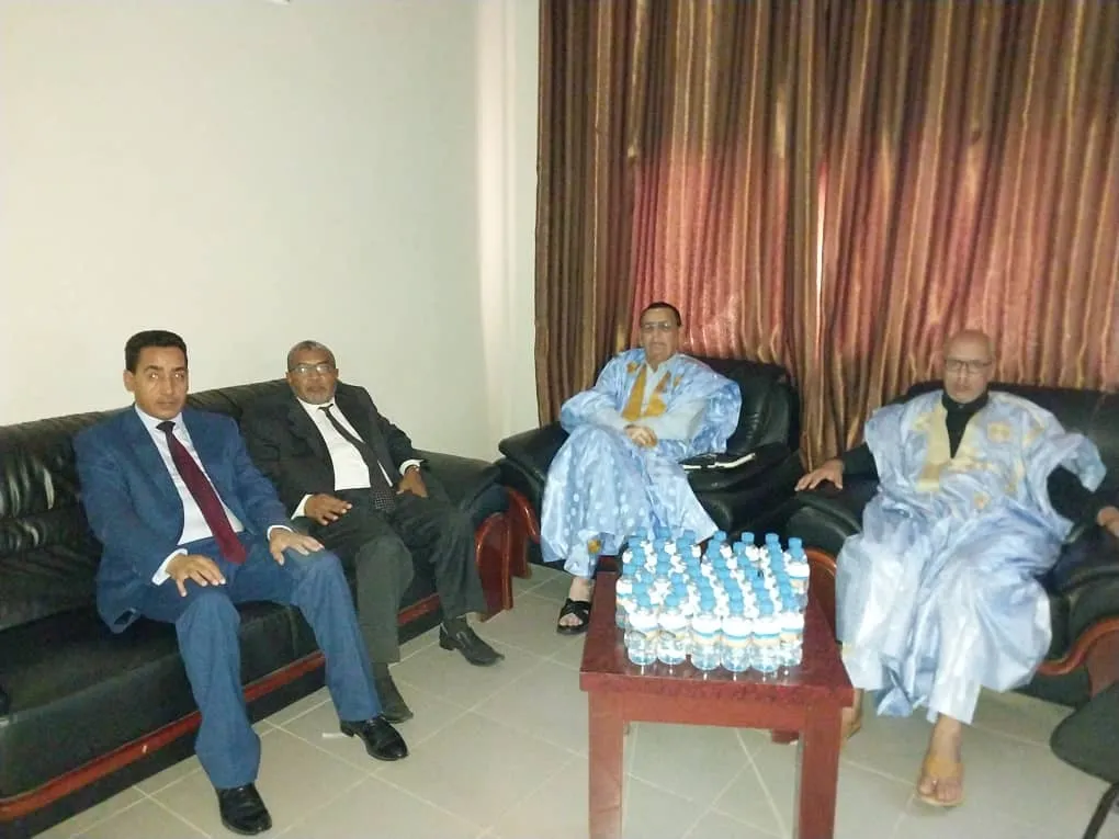 جانب من زيارة البعثة القضائية اليوم للنيابة العامة في نواذيبو/ الأخب