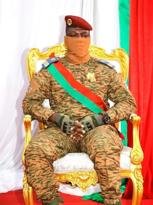 النقيب إبراهيم تراروي: رئيس بوركينافاسو الانتقالي 