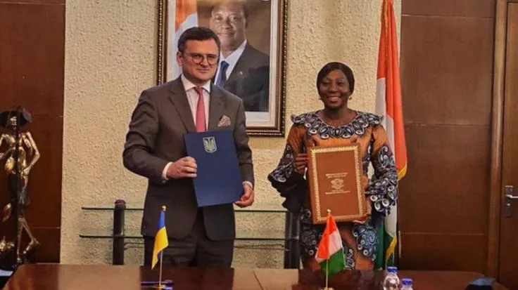 دميتري كوليبا وزير الخارجية الأوكراني ونظيرته الإيفوارية كانديا كا?