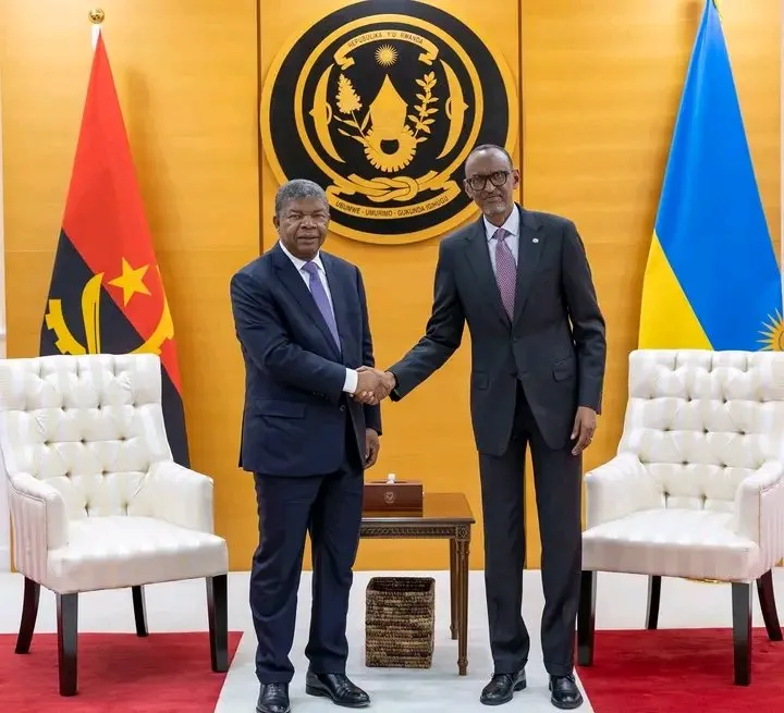الرئيس الأنغولي جواو لورينسو ونظيره الرواندي بول كاغامي 
