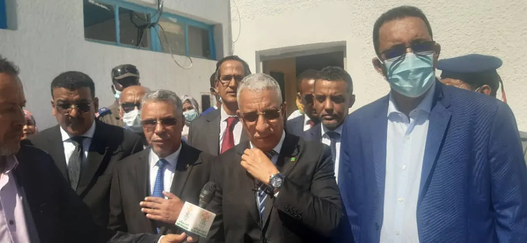 جانب من تصريح الوزير رفقة السلطات عقب انتهاء جولته/الأخبار
