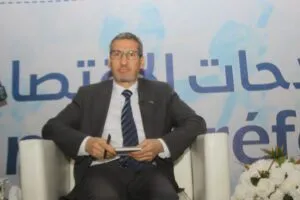 محافظ البنك المركزي محمد الأمين ولد الذهبي خلال مشاركته في الندوة (و?