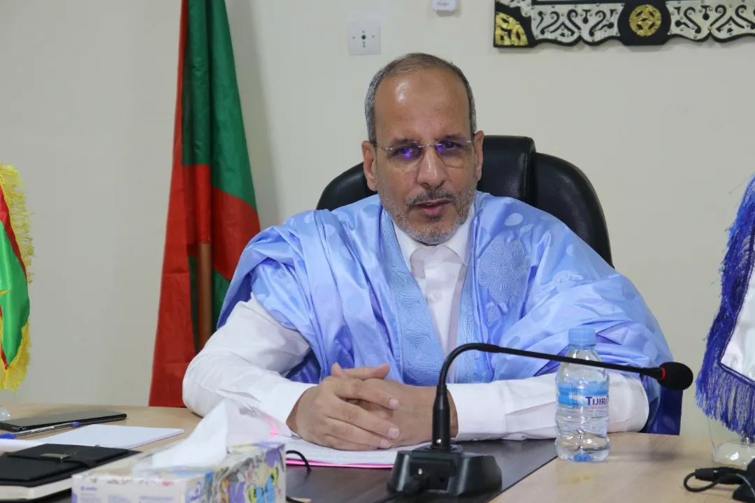 رئيس الحزب محمد ماء العينين ولد أييه خلال اجتماع المكتب