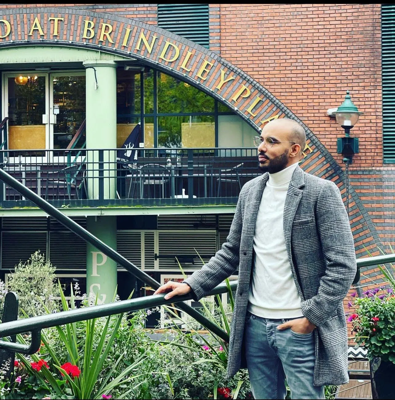 السلطان البان - كاتب صحفي