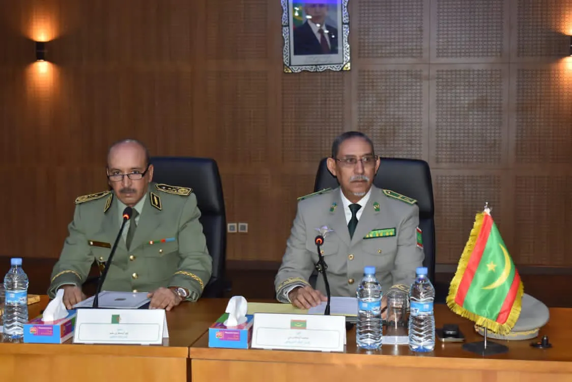 القائدان العسكريان الموريتاني والجزائري خلال الاجتماع اليوم بنواكش