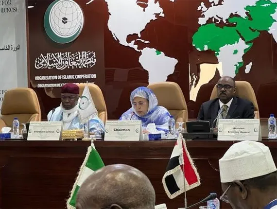الأمينة العامة لوزارة الخارجية العالية يحي منكوس خلال مشاركتها في ا?